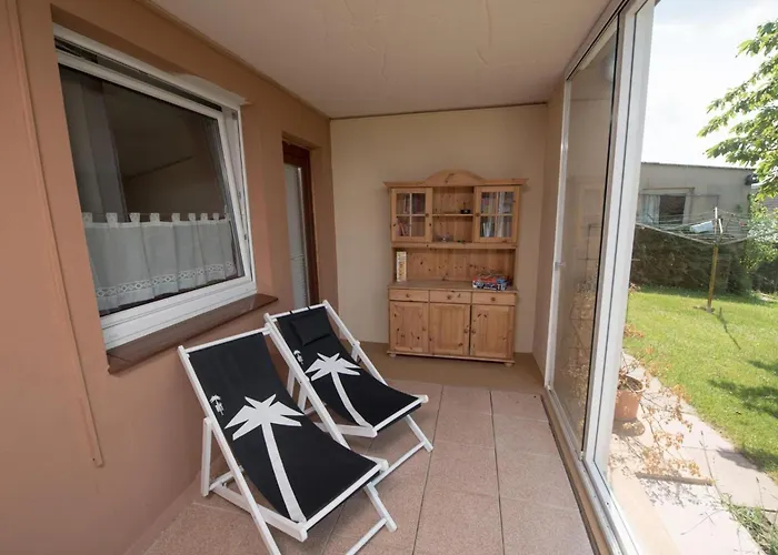 Grosse In Mit Garten- Terrasse Und Gemeinsamem Pool By Interhome アパート *